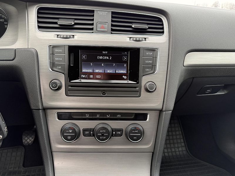 Volkswagen Golf 1.2TSi 77kW ČR - fotka 12 z 17