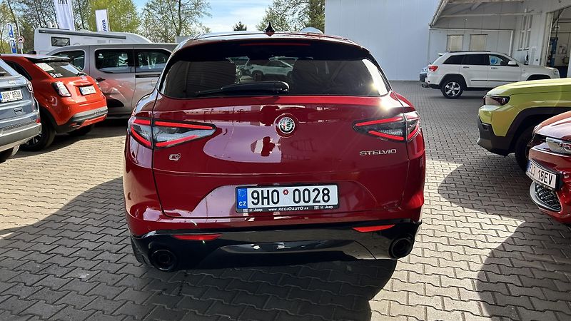 Alfa Romeo Stelvio 2.0i 280k AWD Veloce - fotka 6 z 12