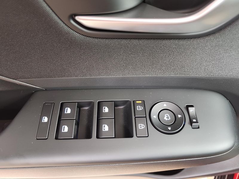 Hyundai Kona (2025) 1.6 GDi HEV 95kW SMART TECH - fotka 14 z 23