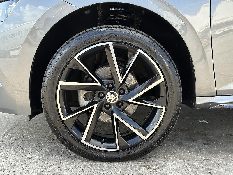 Škoda Kamiq 1.5TSi DSG Monte Carlo V.Cockp - fotka 9 z 48