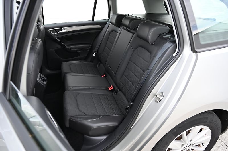 Volkswagen Golf VII 1.2TSI 77KW POHON ŘEMEN  - fotka 30 z 47
