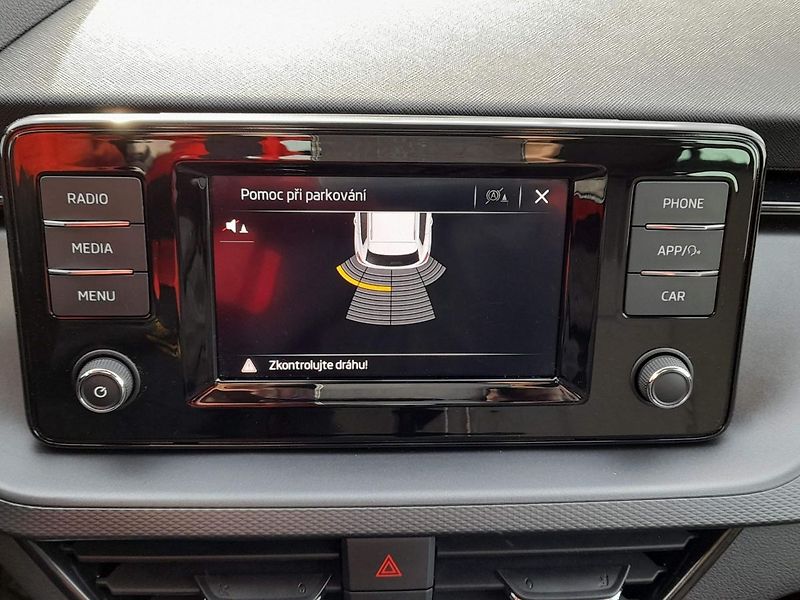 Škoda Kamiq Ambition Plus 1.0 TSI 81kW 6MP - fotka 15 z 20