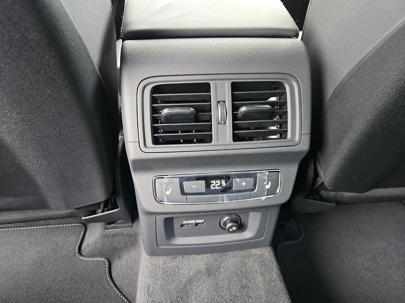 Audi Q5 2.0TDi Sportback S-Line 150kW - fotka 11 z 23