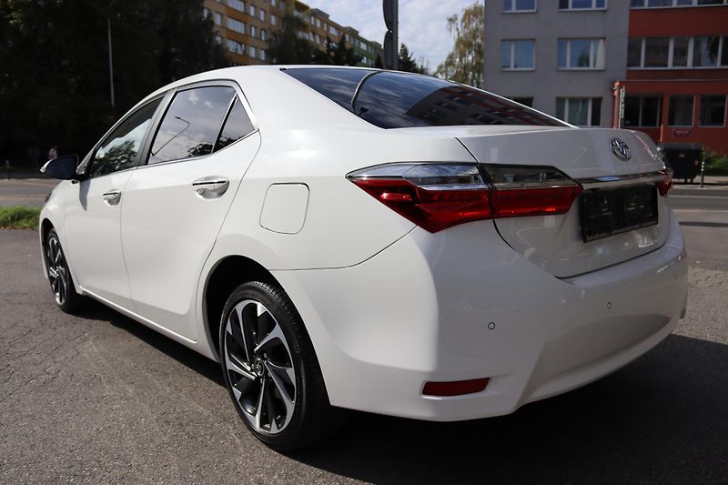 Toyota Corolla (2018) Toyota Corolla Sedan 1.6 - fotka 17 z 60