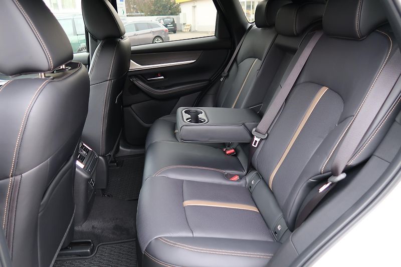 Mazda CX-60 (2025) 2.5L PHEV 327AT AWDHomura Plus - fotka 14 z 34