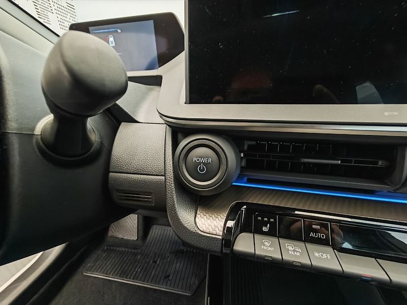 Toyota Prius 2.0 Plug-in Hybrid Prestige - fotka 27 z 38