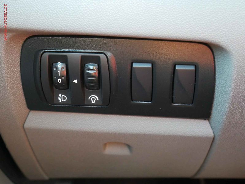 Renault Mégane (2010) 1.6i, 1.maj,ČR, AC, tempo - fotka 19 z 19