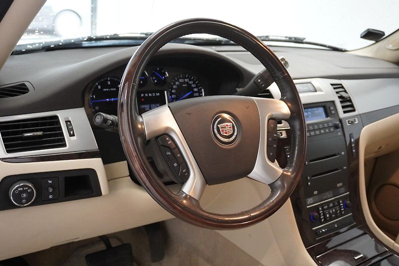Cadillac Escalade 6,2I V8 4WD AUT. - fotka 15 z 32