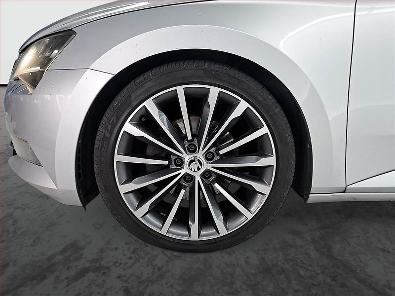 Škoda Superb (2016) 2.0 TDI, Navi, Bi-Xenony - fotka 15 z 17