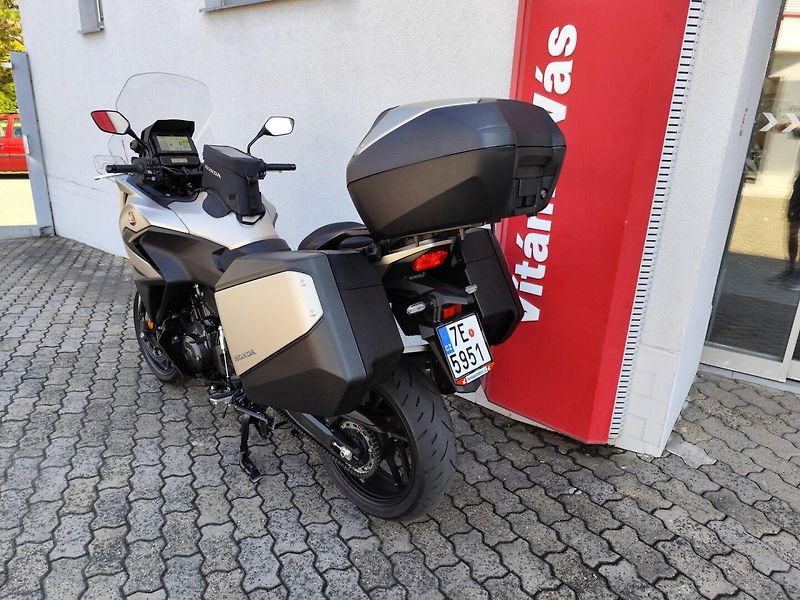 Honda NT 1100 Top Box - fotka 7 z 12