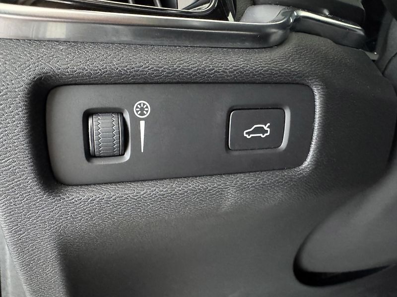 Volvo V60 D3 AUT*110kW*LED*KeyLess*DPH - fotka 26 z 34