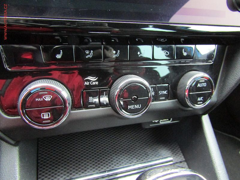 Škoda Octavia (2018) 2.0 TSI, ČR, RS, AT, navi - fotka 11 z 21