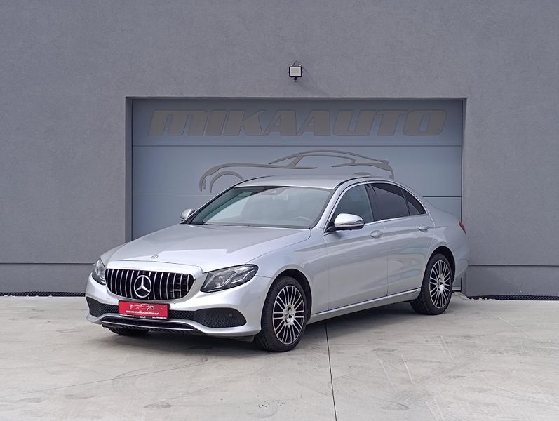 Mercedes-Benz Třídy E 220d 143kW 4MATIC ČR  - fotka 1 z 34