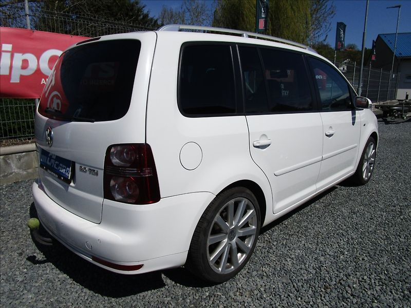 Volkswagen Touran 2.0TDi DSG Highline, 7 míst - fotka 4 z 49