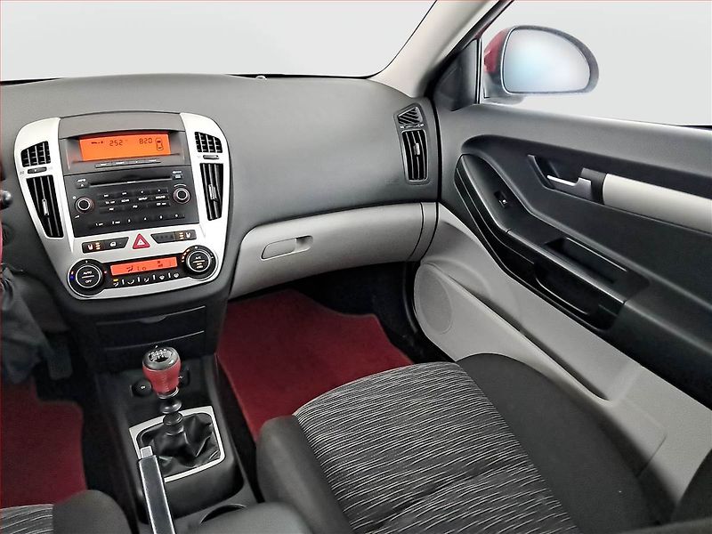 Kia Ceed (2010) 1.6 CRDi, po STK, udržované - fotka 8 z 18