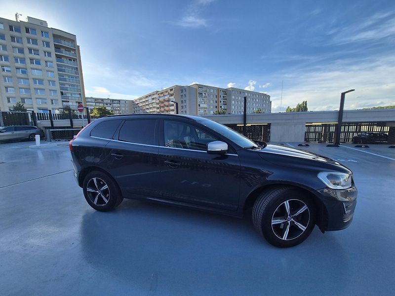 Volvo XC60 (2018) - fotka 3 z 31