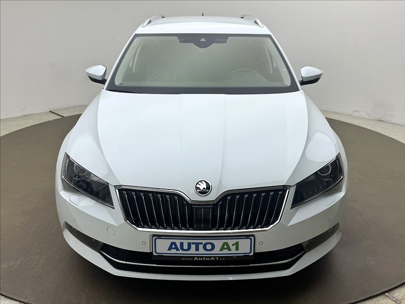 Škoda Superb 2,0 DSG 4X4 ACC CANTON STYLE+ - fotka 2 z 49