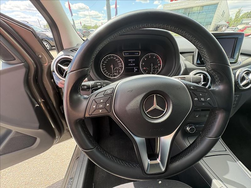 Mercedes-Benz Třídy B 1,6 200i 115kW AT,Výhřev,Kamer - fotka 6 z 37