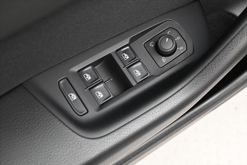 Volkswagen Passat 2,0 TDI 110kW DSG Business Zár - fotka 26 z 33