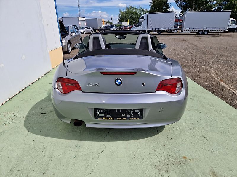 BMW Z4 2.0 Klima - fotka 8 z 32