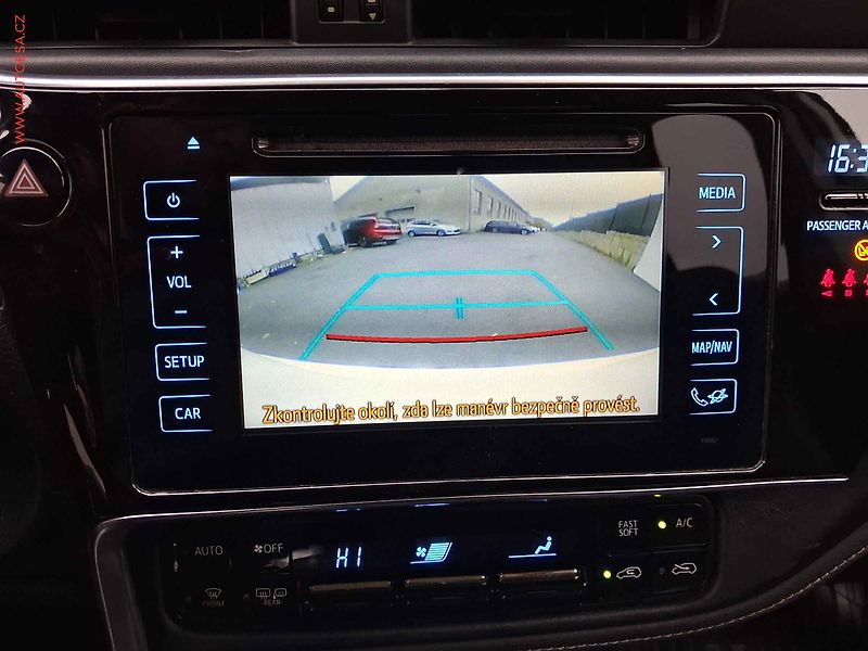 Toyota Auris (2016) 1.6 i, ČR, navi, autoAC - fotka 15 z 16