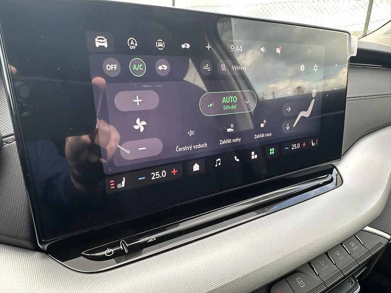 Škoda Octavia ESSENCE + dovýbava *580 - fotka 11 z 13