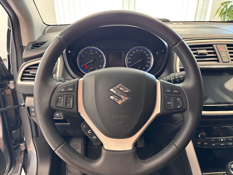 Suzuki SX4 S-Cross Comfort+ 4x4 Navigace /Xenony - fotka 12 z 29