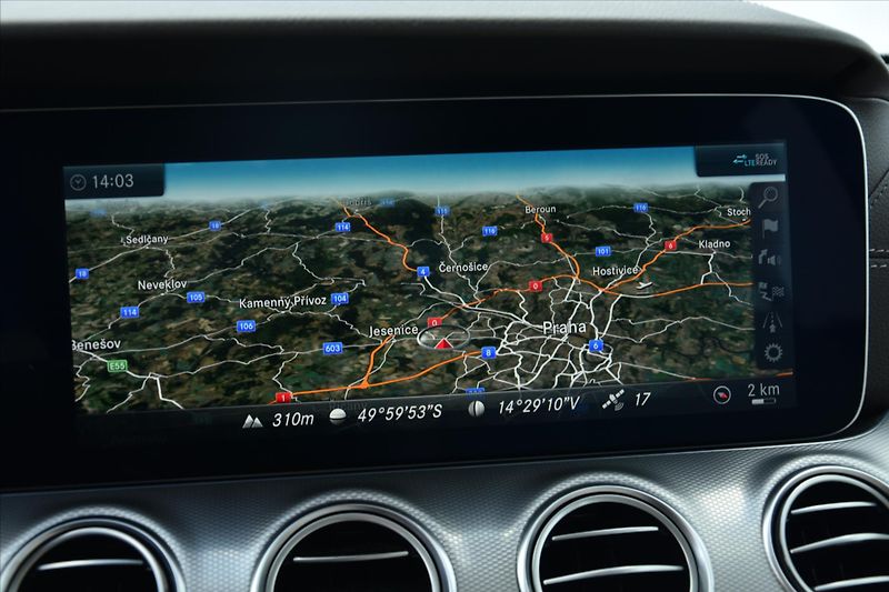 Mercedes-Benz Třídy E 220D 4MATIC AMG NAVI ČR - fotka 27 z 34