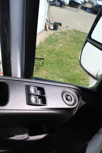 Iveco Daily 35C160 3,0 Skříň+čelo+klima - fotka 15 z 19