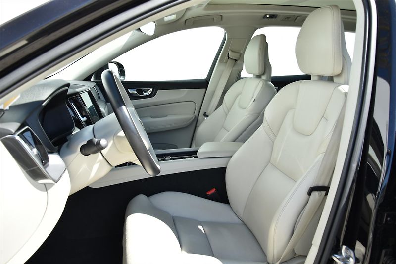 Volvo XC60 T5 184kW AWD INSCRIPTION ČR - fotka 10 z 32