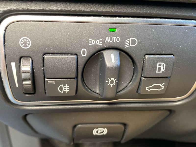 Volvo V60 D3 FWD MOMENTUM - fotka 14 z 30