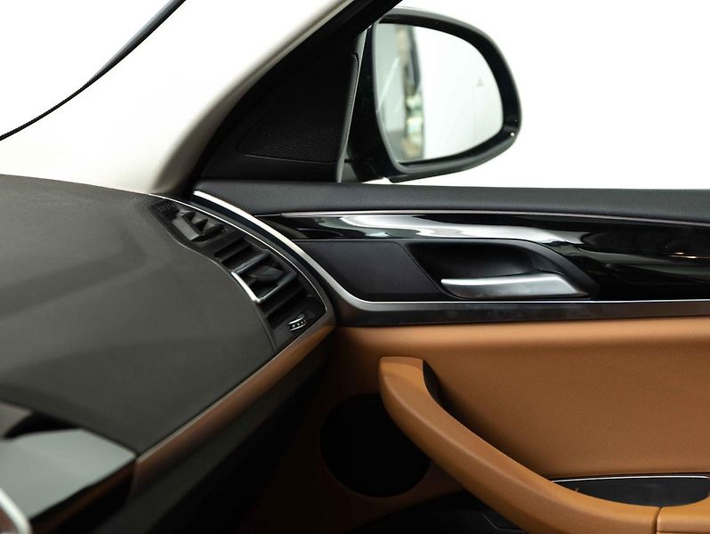 BMW X4 xDrive30i - fotka 16 z 21