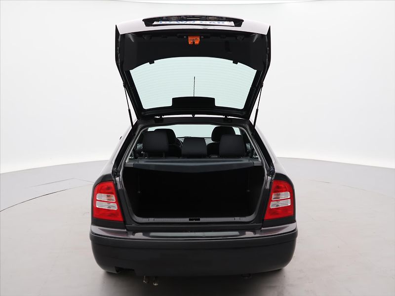 Škoda Octavia 1,6 MPI 75kW Tour Klima 2.Maj - fotka 9 z 26