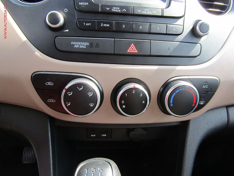 Hyundai i10 (2016) 1.0i, AC - fotka 15 z 19