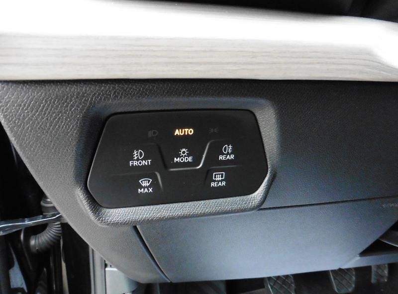 Seat Leon 2,0 TDI Xcellence ST, nové ČR, - fotka 12 z 23