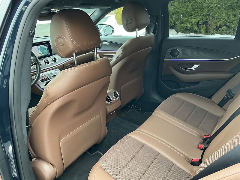 Mercedes-Benz Třídy E 220 d AVANTGARDE 4MATIC - fotka 23 z 28
