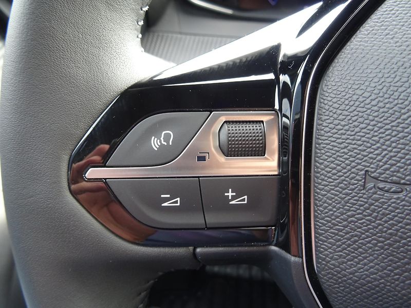 Peugeot 2008 (2026) ALLURE Hybrid 145k e-DCS6 - fotka 24 z 45