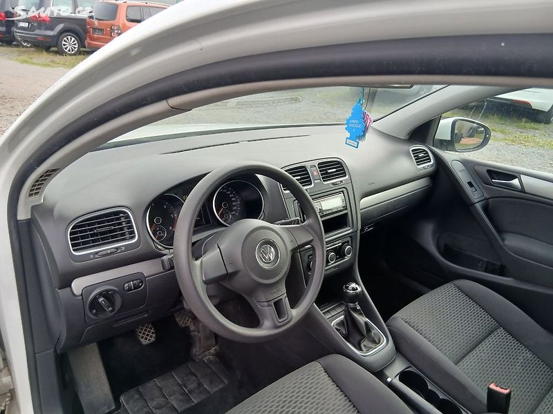 Volkswagen Golf VI 1.6 TDI - fotka 15 z 29