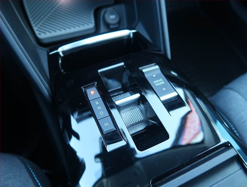 Citroën C4 (2022) 1.5 BlueHDi, Automat - fotka 13 z 17