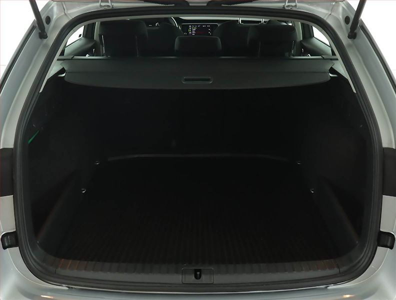 Škoda Octavia (2023) Ambition 2.0 TDI, ČR,1.maj - fotka 13 z 15