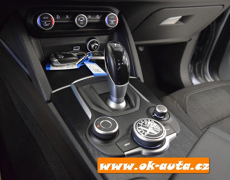 Alfa Romeo Stelvio 2.2 JTD Q4 SPORT 150 kW - DPH - fotka 40 z 60
