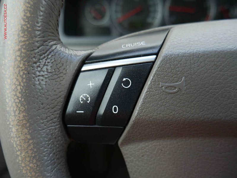Volvo XC90 (2007) 2.4 D5 4x4, ČR, AT, xenon - fotka 13 z 17