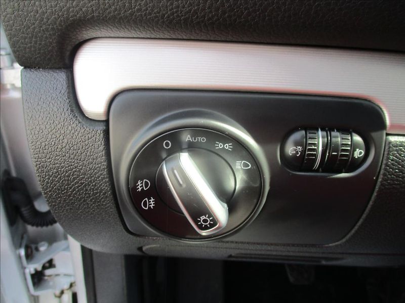 Volkswagen Golf 1,2 TSI, aut.klima,serv.kniha, - fotka 22 z 35