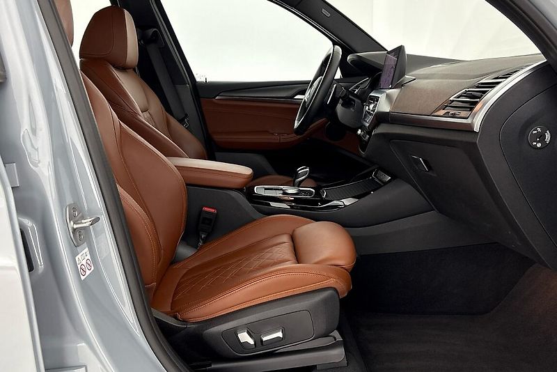 BMW X3 xDrive20d - fotka 12 z 26