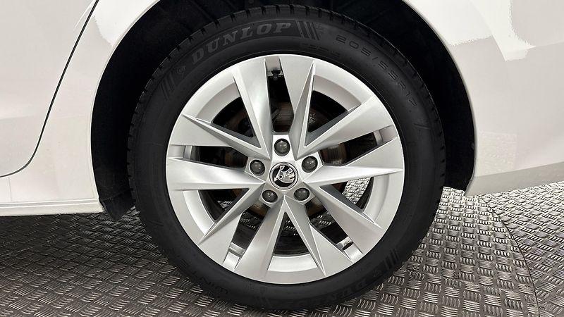 Škoda Octavia 2.0 TDI DSG Style - fotka 19 z 27