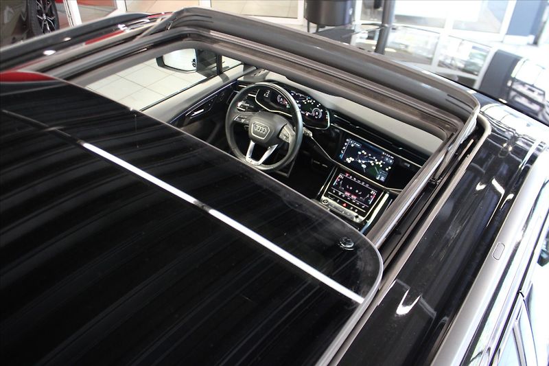 Audi Q7 50 TDi quattro Competition Plu - fotka 7 z 39