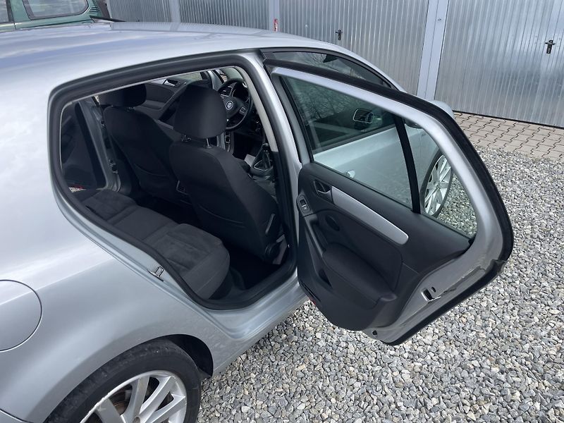 Volkswagen Golf 1.6TDi 105PS  6 HIGHLINE TOP!! - fotka 134 z 176
