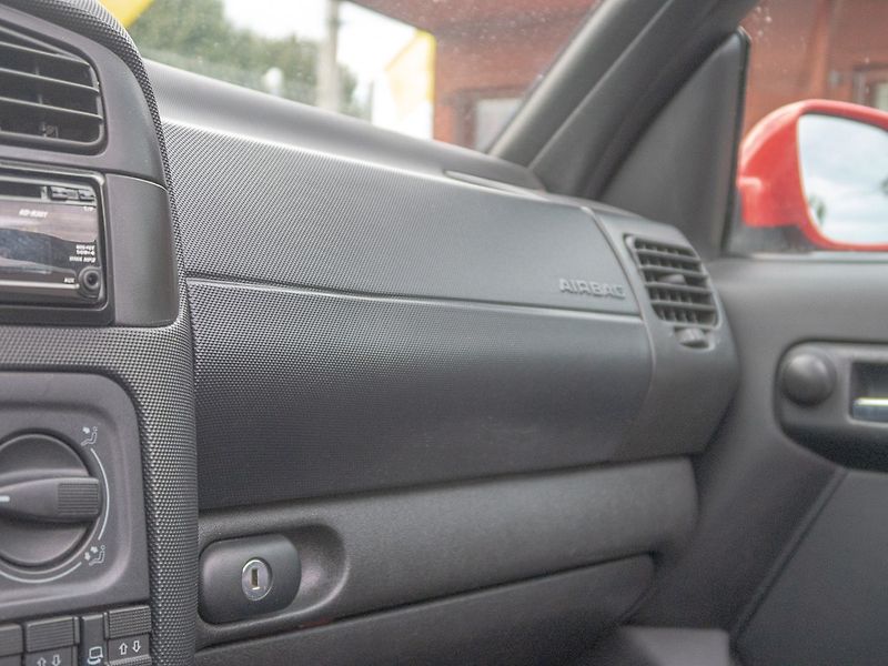 Volkswagen Golf (1999) 1.9TDI 66KW – KABRIO - fotka 20 z 36