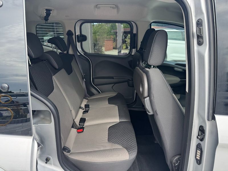 Ford Tourneo Courier (2019) 1.0 EcoBoost 73kW - fotka 21 z 29