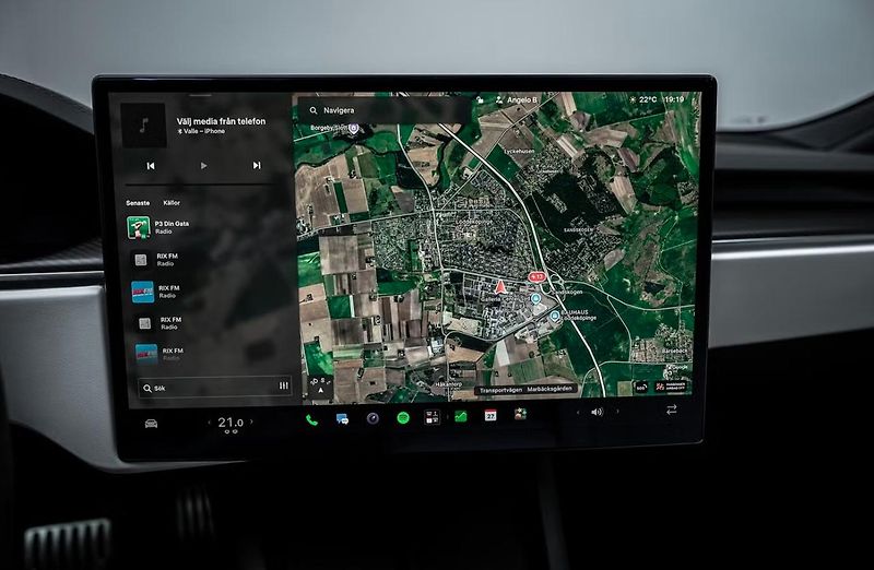Tesla Model S Plaid AWD Tažné Yoke Panorama - fotka 14 z 25